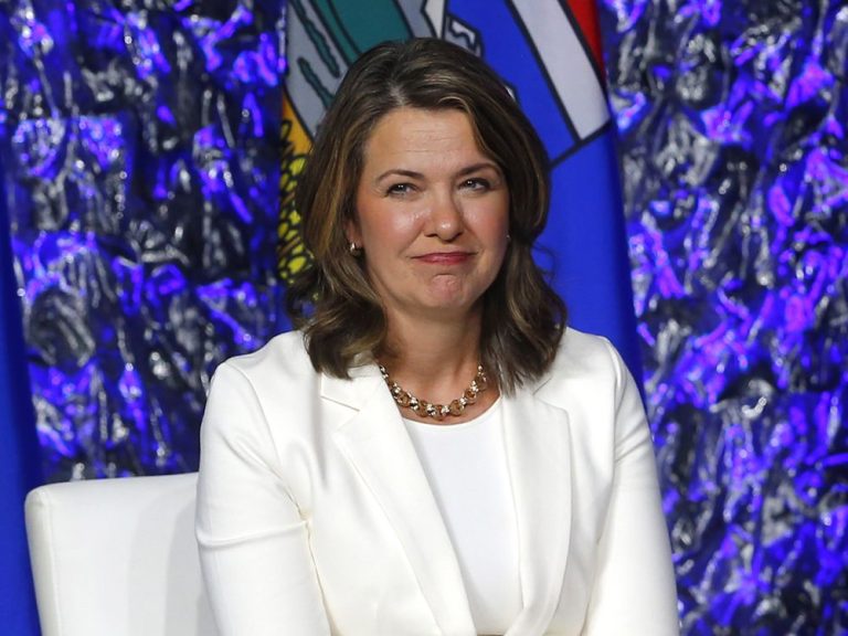 Le premier ministre de l’Alberta Smith a discuté des accusations de COVID avec les procureurs «presque chaque semaine», dit-elle dans l’enregistrement