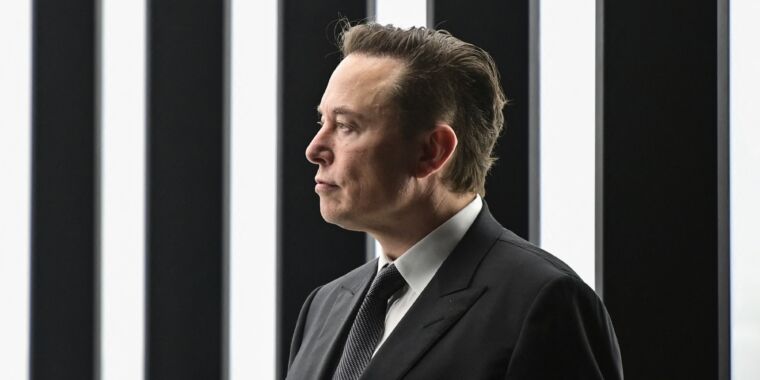 Musk perd devant le tribunal et doit supprimer un tweet menaçant les travailleurs de Tesla qui adhèrent au syndicat