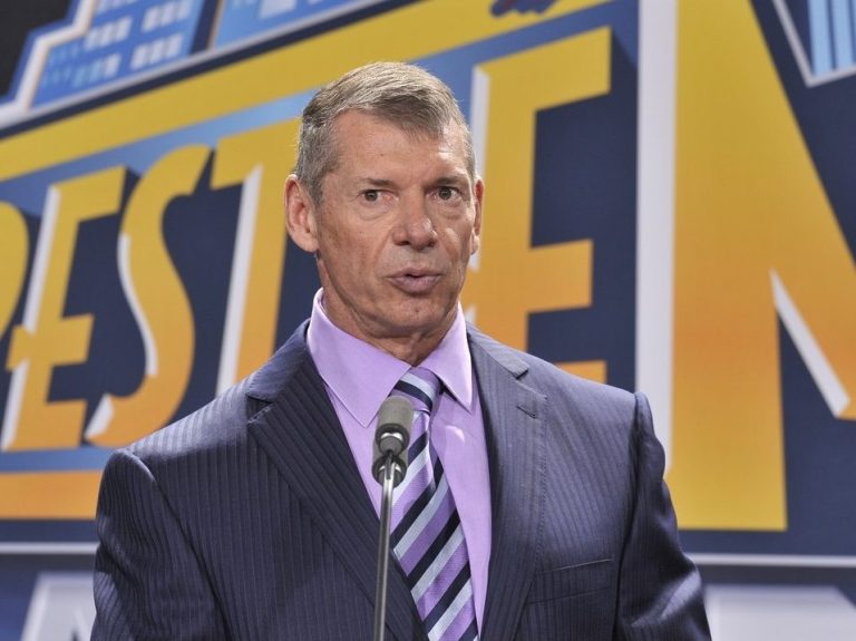 RINGMASTER: Book tire le rideau sur le patron de la WWE Vince McMahon Jr.