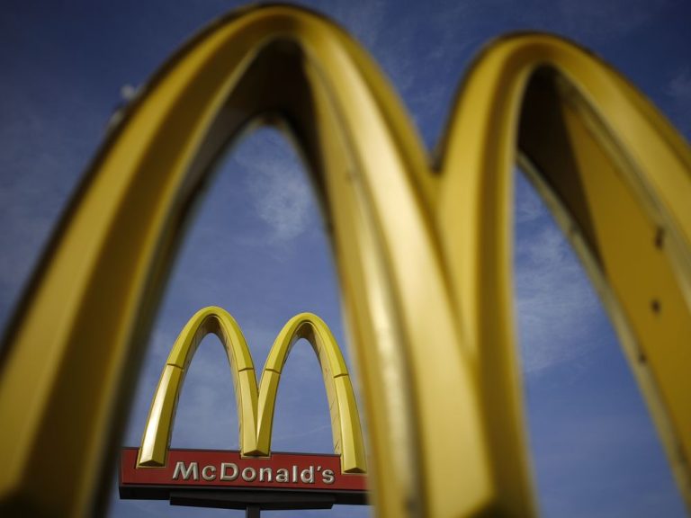 McDonald’s risque d’attiser la colère des employés en rejoignant la tendance des licenciements virtuels