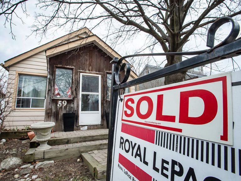 Les prix des maisons à Toronto augmentent alors que la concurrence s’intensifie dans un marché serré