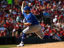 Alek Manoah des Blue Jays de Toronto lance contre les Cardinals de St. Louis lors de la journée d'ouverture au Busch Stadium le 30 mars 2023 à St Louis. 