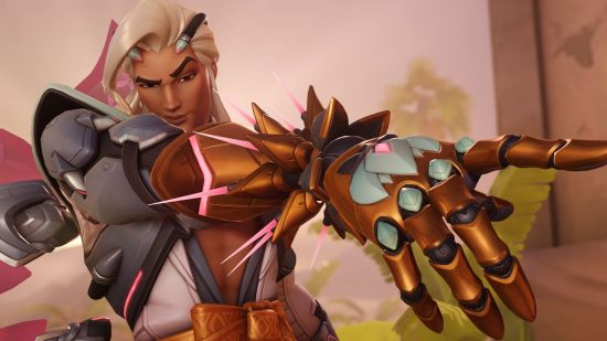 Overwatch 2 Lifeweaver : Lifeweaver offre un regard sensuel à la caméra tout en montrant son gant doré Biolight qui contient les épines roses mortelles qu'il peut déchaîner dans une volée soutenue.