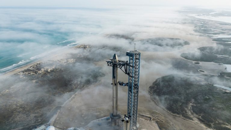 Le battage médiatique grandit pour le test de vol orbital Starship de SpaceX, mais des barrières subsistent