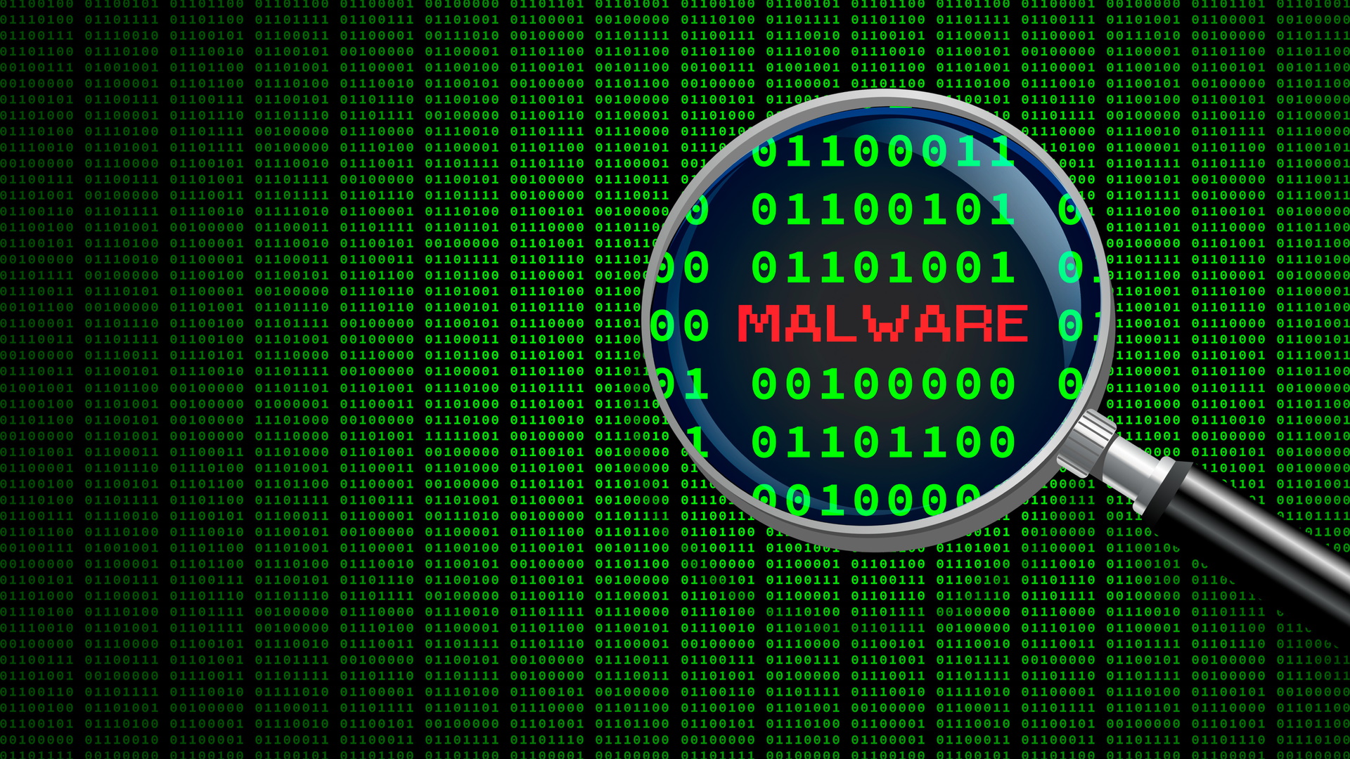 Loupe agrandissant le mot 'malware' dans le code machine de l'ordinateur