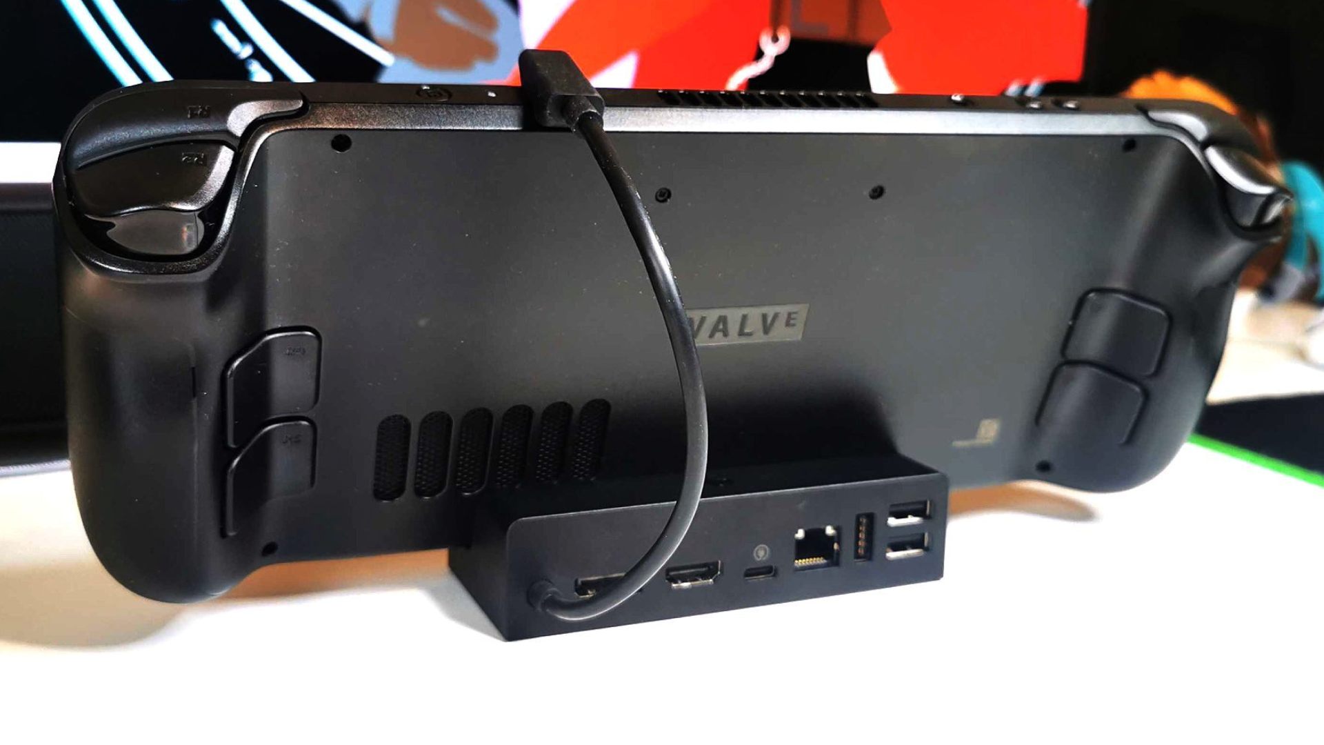 Meilleure station d'accueil Steam Deck : station d'accueil officielle de Valve avec connexion USB-C et ports affichés