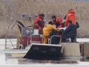 Les chercheurs ont trouvé les corps jeudi dans un marais de la communauté mohawk d'Akwesasne, près des frontières du Québec, de l'Ontario et de l'État de New York.