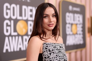 BEVERLY HILLS, CALIFORNIE - 10 JANVIER : 80e PRIX GOLDEN GLOBE annuels -- Photo : Ana de Armas arrive à la 80e cérémonie annuelle des Golden Globe Awards qui a eu lieu au Beverly Hilton Hotel le 10 janvier 2023 à Beverly Hills, Californie.  -- (Photo de Christopher Polk/NBC/NBC via Getty Images)