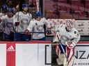 Les Canadiens de Montréal portent des chandails d'échauffement Pride avant leur match contre les Capitals de Washington au Centre Bell de Montréal le jeudi 6 avril 2023.