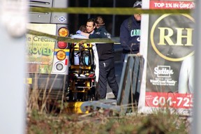 Un homme a eu la gorge tranchée dans un bus de Surrey le 1er avril 2023.