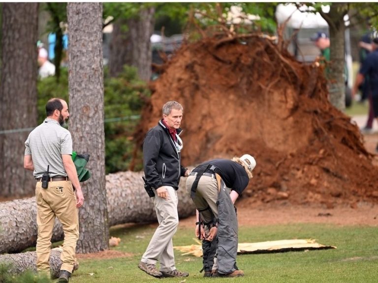 Scène terrifiante au Masters alors que des arbres tombent près du 17e tee