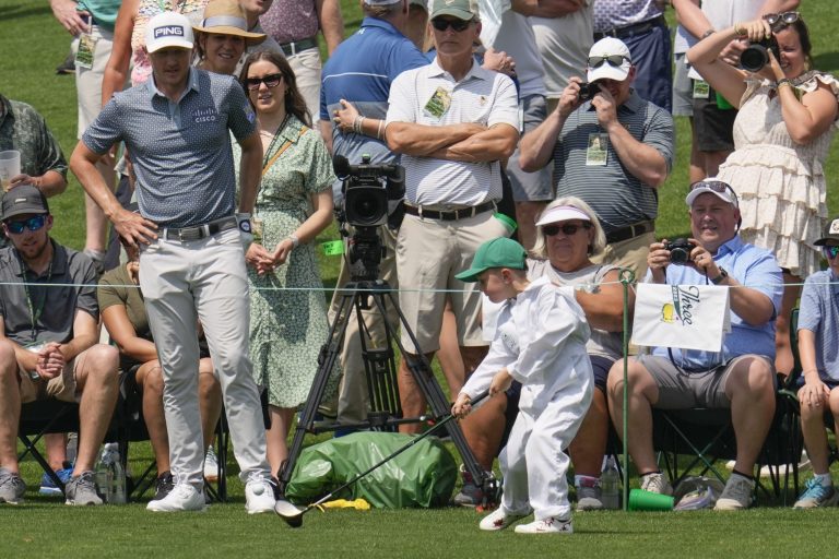 DITES QUOI : Des casques bleus non officiels canadiens au Masters