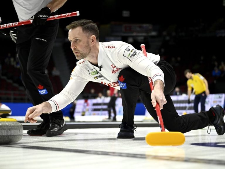 Gushue du Canada divise les matchs et se qualifie pour les séries éliminatoires au championnat du monde de curling