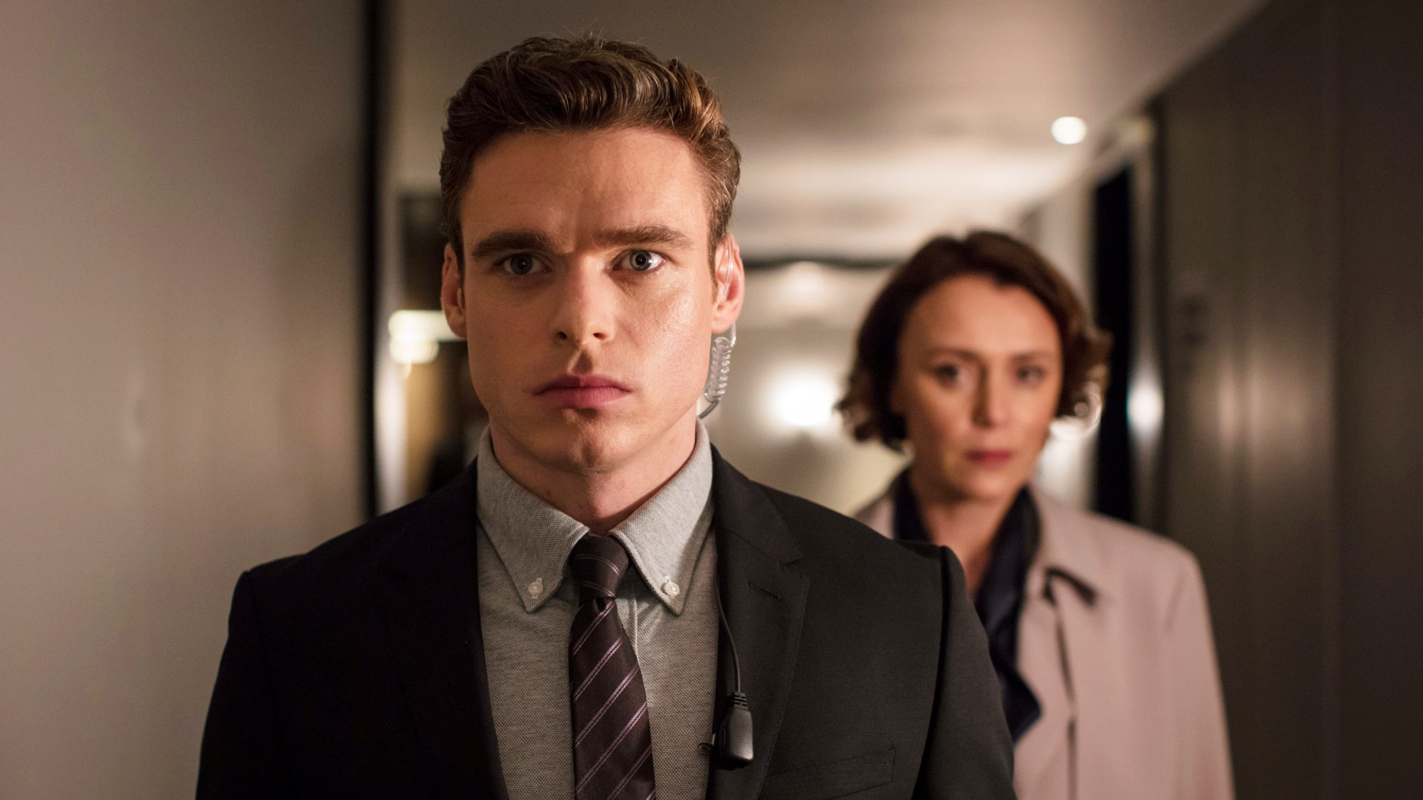 Richard Madden et Keeley Hawes dans Bodyguard