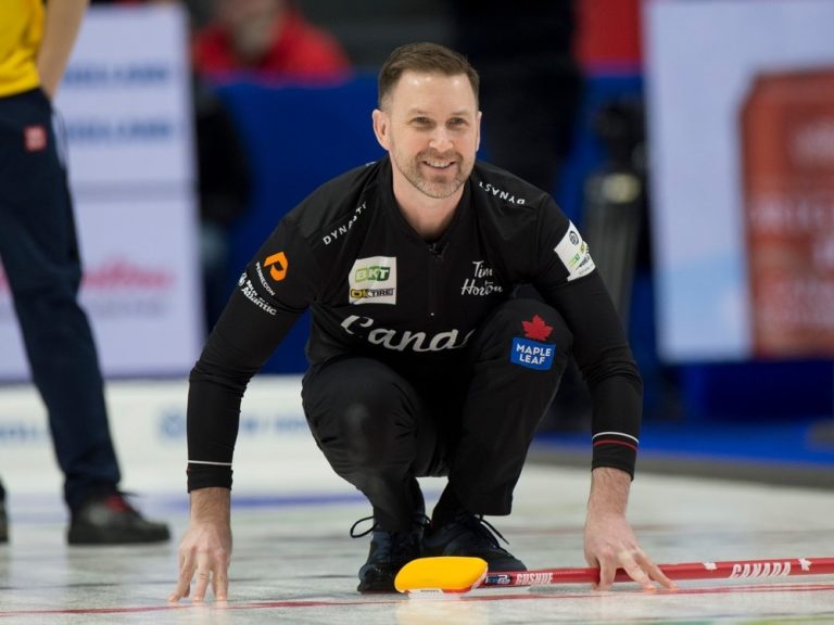 Le Canada élimine la Suède et passe aux demi-finales mondiales de curling contre la Suisse