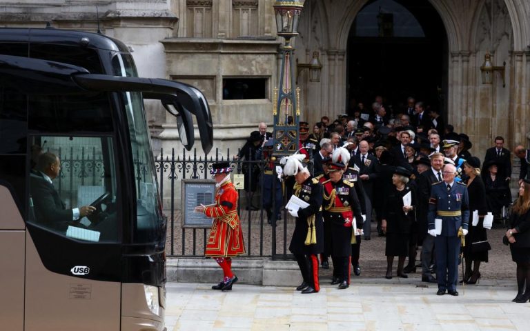 Les dirigeants étrangers n’auront pas à prendre le bus pour le couronnement du roi comme lors des funérailles de la reine Elizabeth