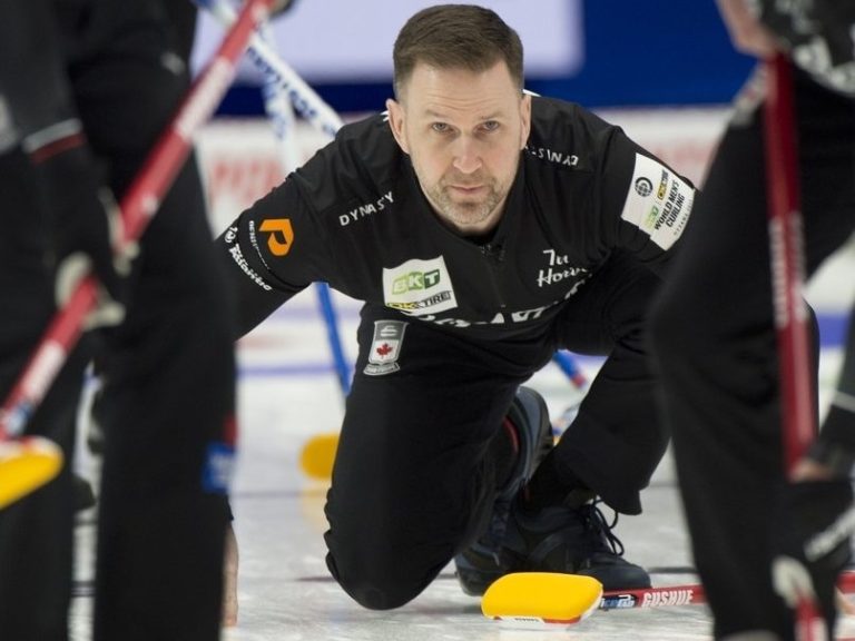 Brad Gushue du Canada bat la Turquie et la Suède aux championnats du monde de curling