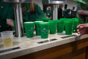 Il y a beaucoup de bière pression à Augusta National à Augusta, en Géorgie.