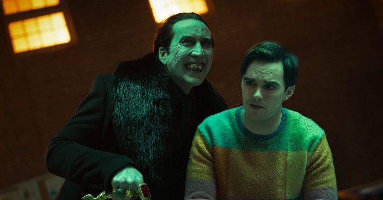 Revue de Renfield : Nic Cage suce le plaisir de What We Do in the Shadows
