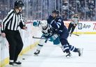   Le défenseur des Jets de Winnipeg Josh Morrissey vérifie l'attaquant des Sharks de San Jose Adam Raska au Canada Life Centre.  USA AUJOURD'HUI SPORTS