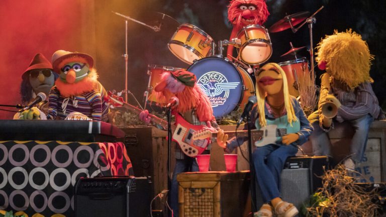 Regardez Lil Nas X, Steve Aoki et Weird Al Yankovic dans la bande-annonce de "The Muppets Mayhem" (VIDEO)
