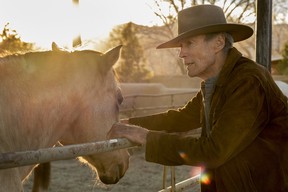 Clint Eastwood dans une scène de Cry Macho.