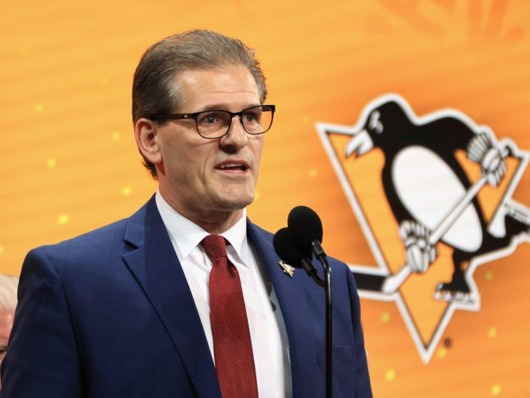 Les Penguins congédient le directeur général Ron Hextall et le directeur général Brian Burke après avoir raté les séries éliminatoires