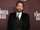 Ben Affleck assiste à la première à Los Angeles de The Tender Bar d'Amazon Studio le 12 décembre 2021. 