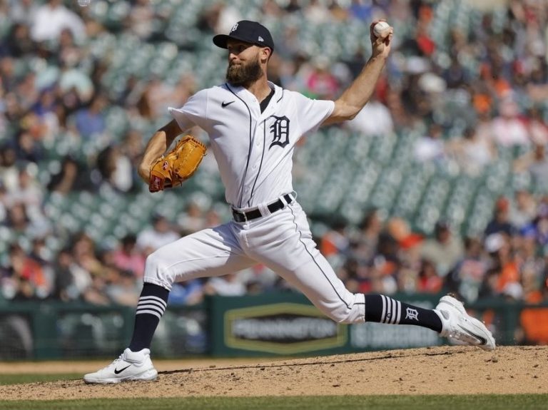 Un fan des Jays nargue Chasen Shreve des Tigers hors du nouvel enclos du Rogers Centre