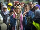 Des manifestants se rassemblent à Montréal contre le projet de loi 21 du Québec, qui exige la laïcité de l'État.  Le Québec est la seule province qui a adopté une approche soutenue par l'État pour insister sur la conformité religieuse.