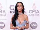 Katy Perry assiste à la 56e cérémonie annuelle des CMA Awards au Bridgestone Arena de Nashville, le 9 novembre 2022.