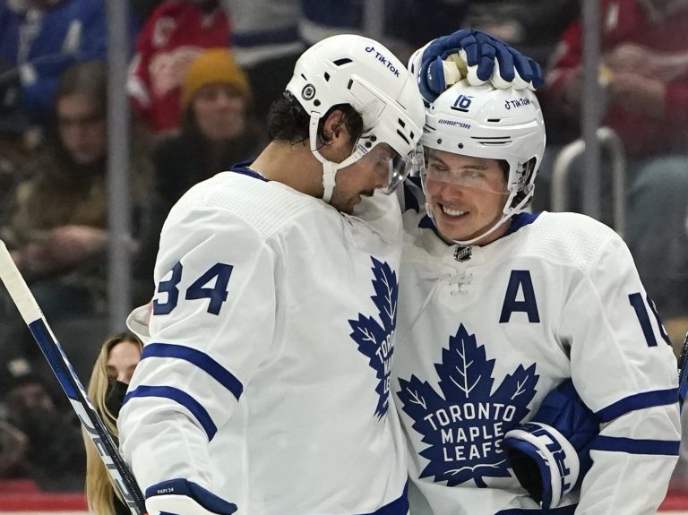 SIMMONS: Il est temps pour Auston Matthews et Mitch Marner d’être excellents en séries éliminatoires