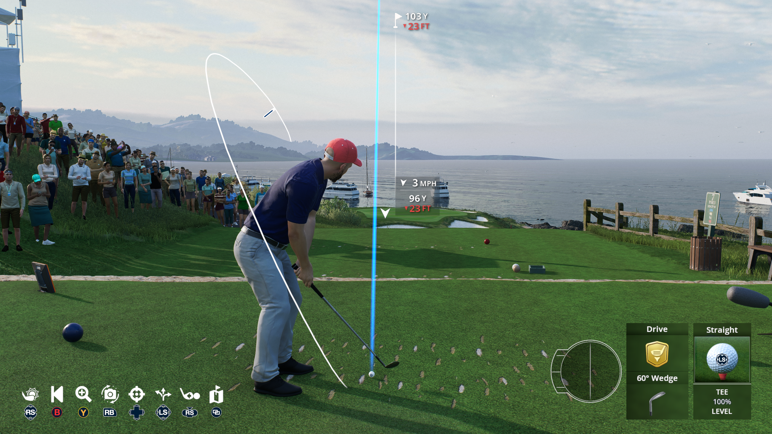 Golfeur debout au-dessus de son coup, regardant vers le green sur un coup par 3.  à l'écran se trouve l'arc de tir ainsi que le compteur de swing.  Un indicateur visuel montrant la position de la broche par rapport au joueur est également affiché.  En bas à droite vous avez le type de coup, le club, le point d'impact ainsi que l'indicateur de mensonge.