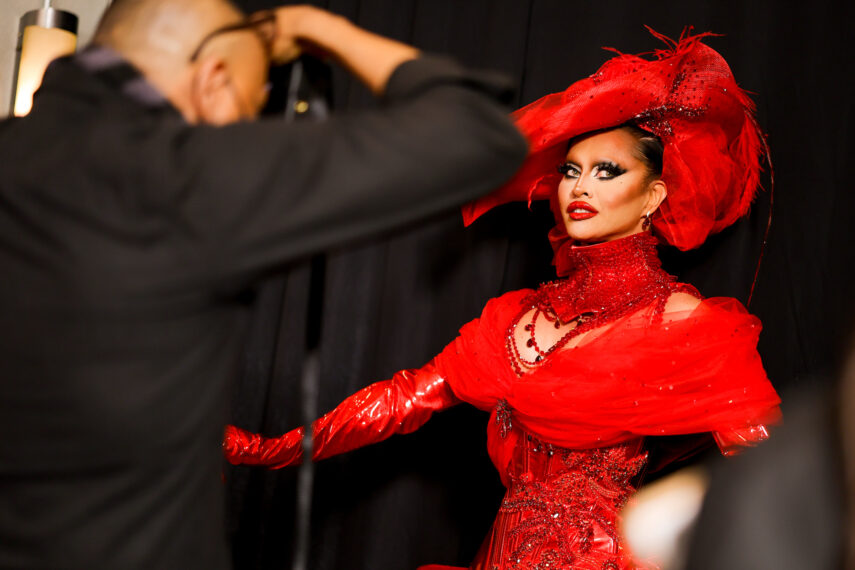 Sasha Colby assiste au tapis rouge final de la saison 15 de 