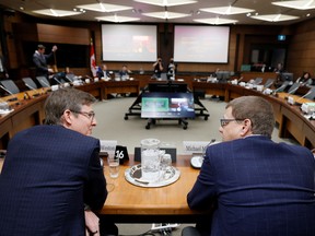 Galen Weston et Michael Medline, directeur général d'Empire, comparaissent devant un comité sur la colline du Parlement le 8 mars.