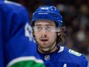 Le capitaine adjoint des Canucks, Quinn Hughes, a cette concentration laser pour être excellent sur la glace, bon sur le banc et dans la salle.