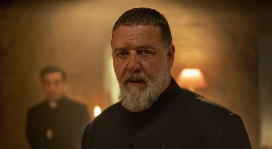 Critique de Pope's Exorcist: les règles du film d'horreur de Russell Crowe, apportez des suites