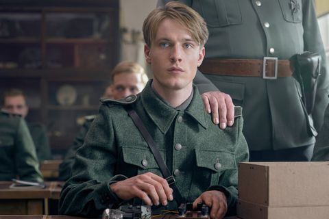 louis hofmann, toute la lumière que nous ne pouvons pas voir