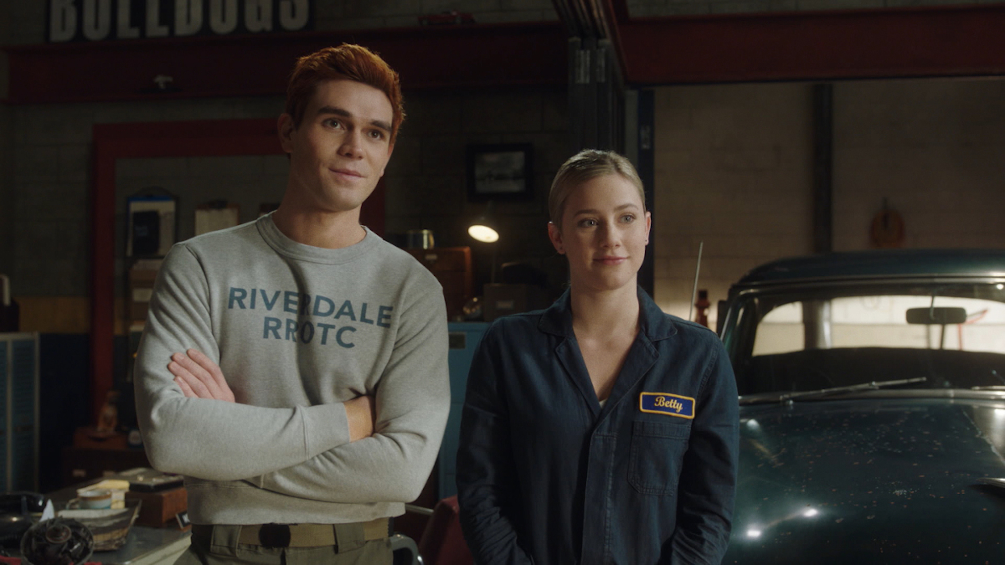 KJ Apa comme Archie, Lili Reinhart comme Betty dans Riverdale