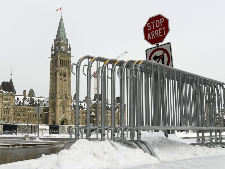 Le maire d’Ottawa a décliné l’offre du gouvernement fédéral de reprendre la rue devant la Colline du Parlement