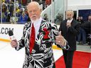 Don Cherry et Ron MacLean de Hockey Night in Canada marchent vers le centre de la glace alors que les Sabres de Buffalo affrontent les Sénateurs d'Ottawa au JL Grightmire Arena le 28 septembre 2010 à Dundas, Ont.