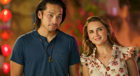 A Tourist's Guide to Love. (L to R) Scott Ly as Sinh and Rachael Leigh Cook as Amanda in A Tourist's Guide to Love. Cr. Sasidis Sasisakulporn/Netflix © 2022