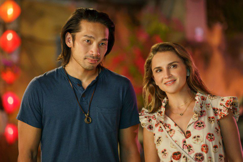 A Tourist's Guide to Love. (L to R) Scott Ly as Sinh and Rachael Leigh Cook as Amanda in A Tourist's Guide to Love. Cr. Sasidis Sasisakulporn/Netflix © 2022