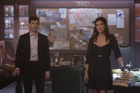 justin bartha et lisette olivera dans le trésor national bord de l'histoire sur disney plus