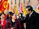 Pierre Poilievre participe au défilé du festival du printemps de Chinatown, au milieu des célébrations du nouvel an lunaire, à Vancouver, Colombie-Britannique, Canada, le 22 janvier 2023. REUTERS/Jennifer Gauthier