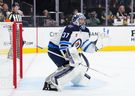 Le gardien des Jets Connor Hellebuyck a un pourcentage d'arrêts de 0,893 et ​​une moyenne de buts alloués de 3,00 en deux matchs des séries éliminatoires.