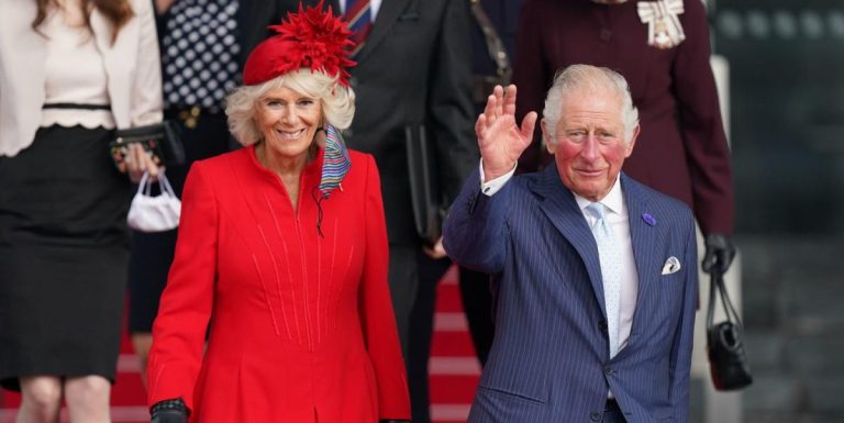 Toutes les tenues de couronnement du roi Charles et de la reine Camilla