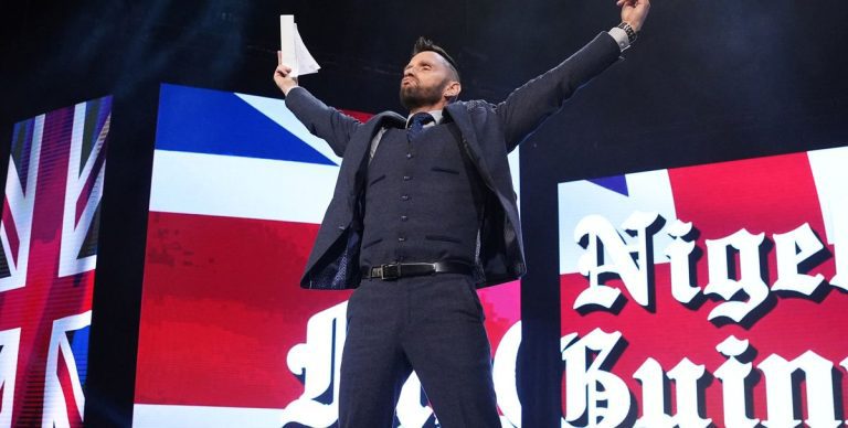 Nigel McGuinness d'AEW sur s'il sortirait de sa retraite pour All In

