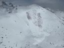 Le versant ouest du mont Whitehorn à la station de ski de Lake Louise photographié après une avalanche mortelle déclenchée par un skieur le samedi 22 avril 2023.