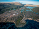 Le Baffinland Exploration Camp Mary River Gisement 1 en 2012. La société a reçu l'approbation du gouvernement fédéral pour augmenter sa capacité minière.